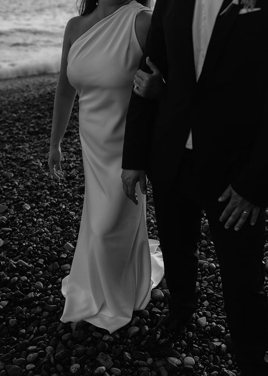 Details of bride wearing asymmetrical one shoulder silk satin crepe wedding dress for her summer beach wedding